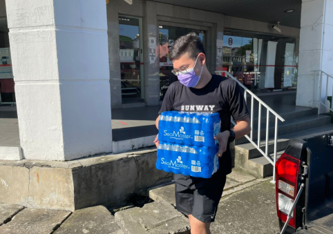 Victoria University at Sunway students come in aid of flood victims